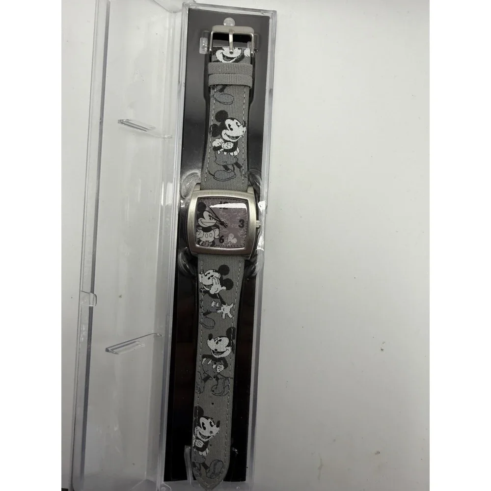 Disney Parks Limited Release New Battery NIB Mickey Mouse Watch 35MM 8